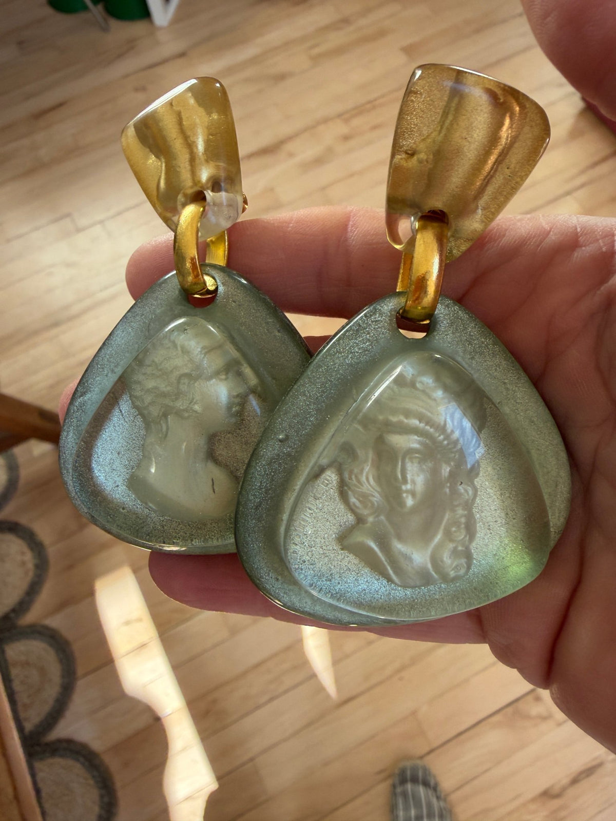 Clip on earrings "Deli" Basil green cameo - Natalia Willmott
