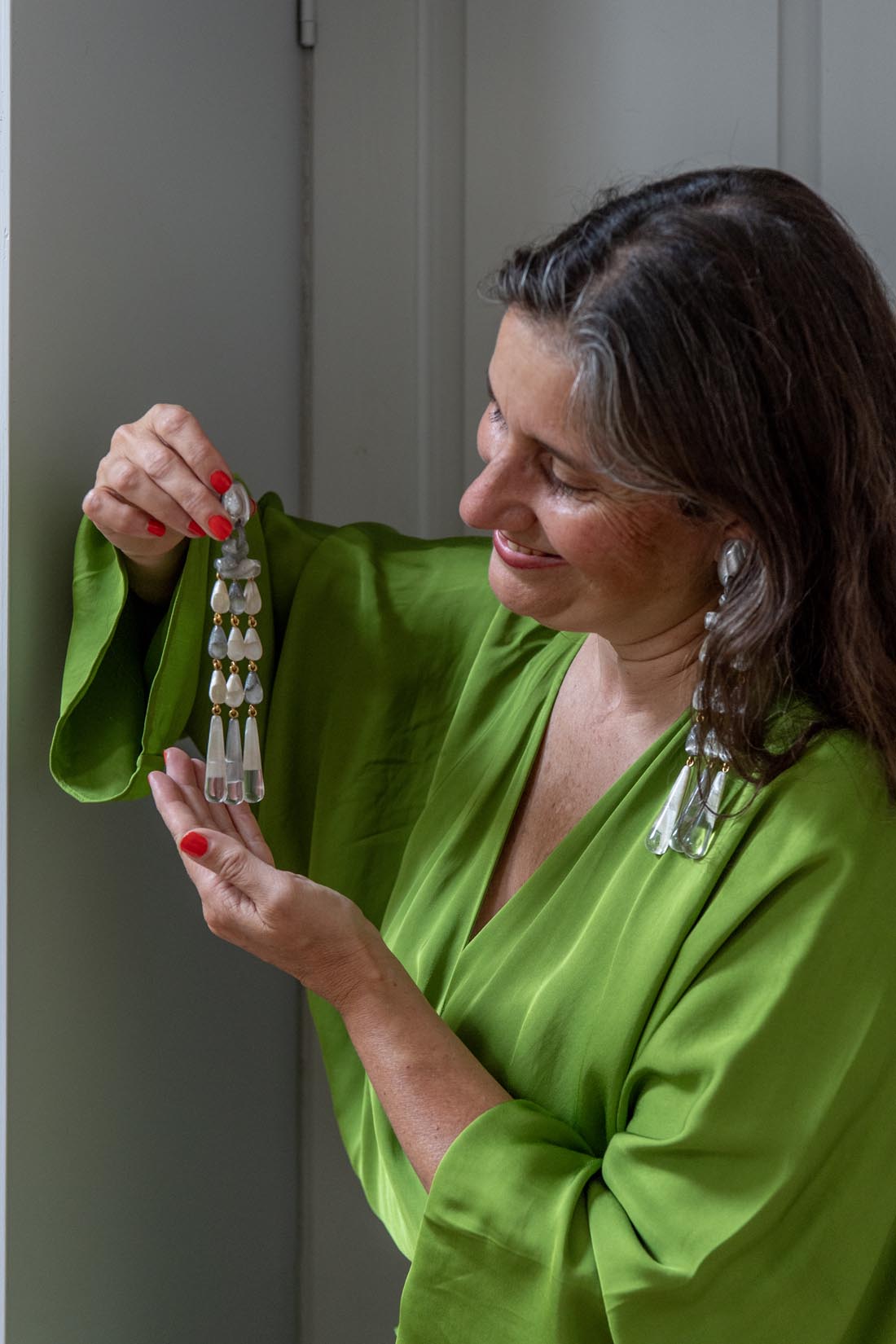 Clip on earrings "long" Nikki mother of pearl - Natalia Willmott
