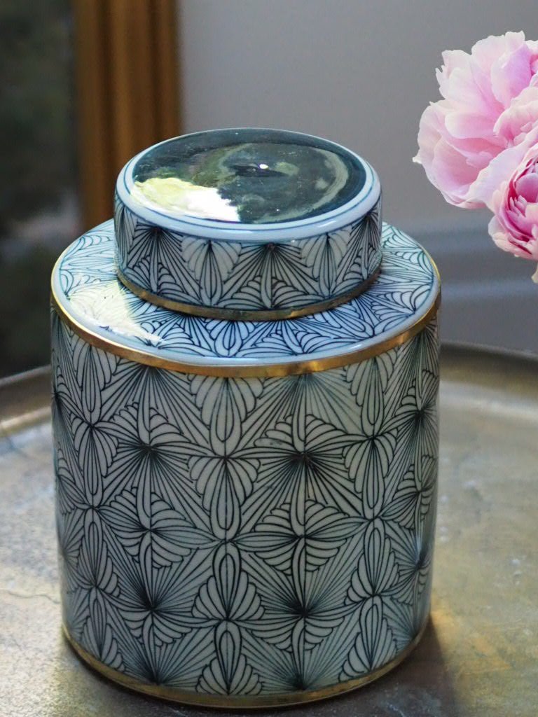 Contemporary jar with optical design - Natalia Willmott
