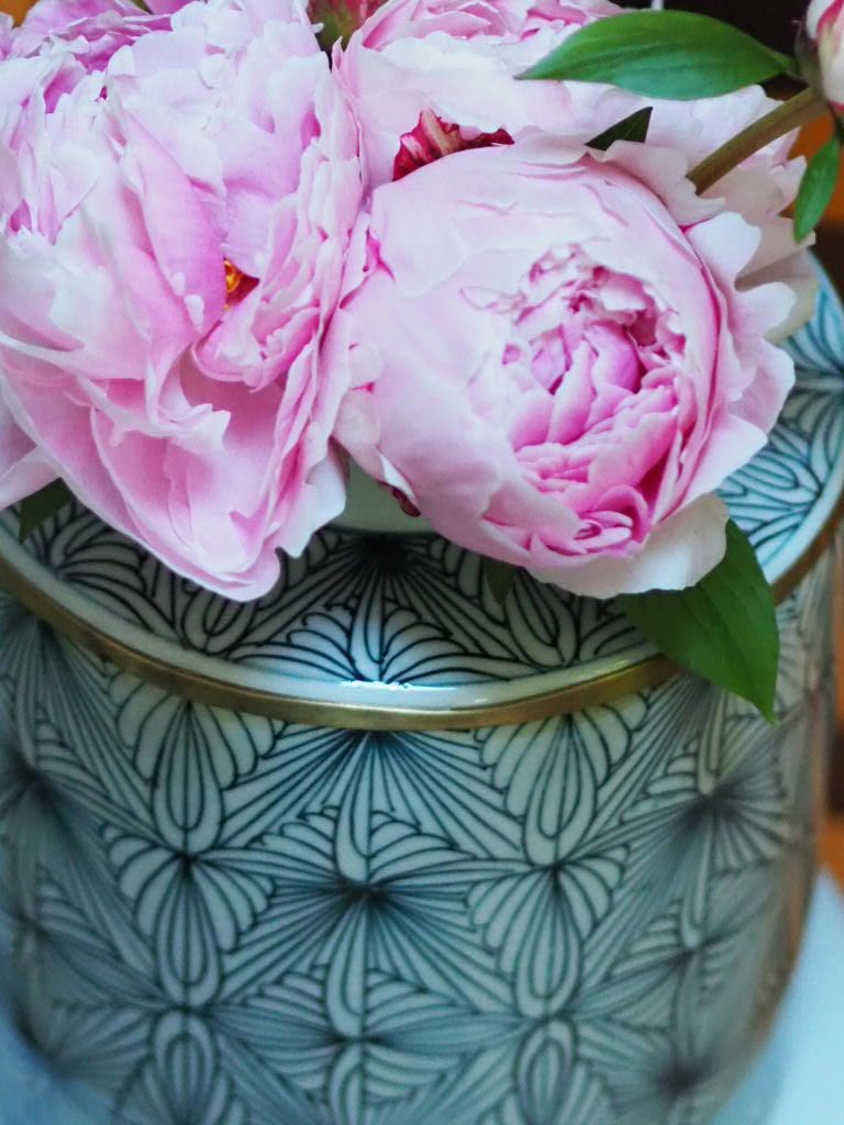 Contemporary jar with optical design - Natalia Willmott