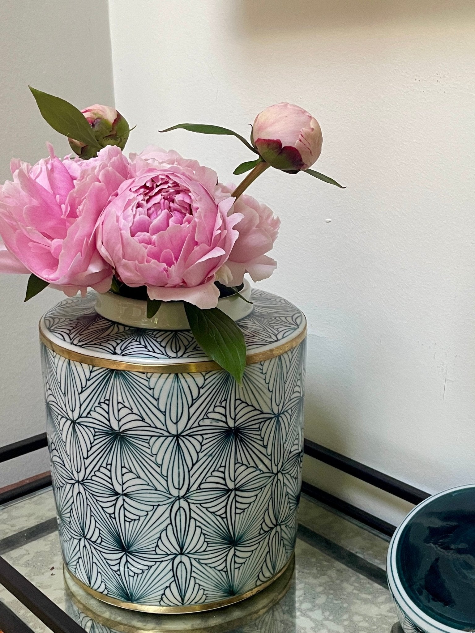 Contemporary jar with optical design - Natalia Willmott