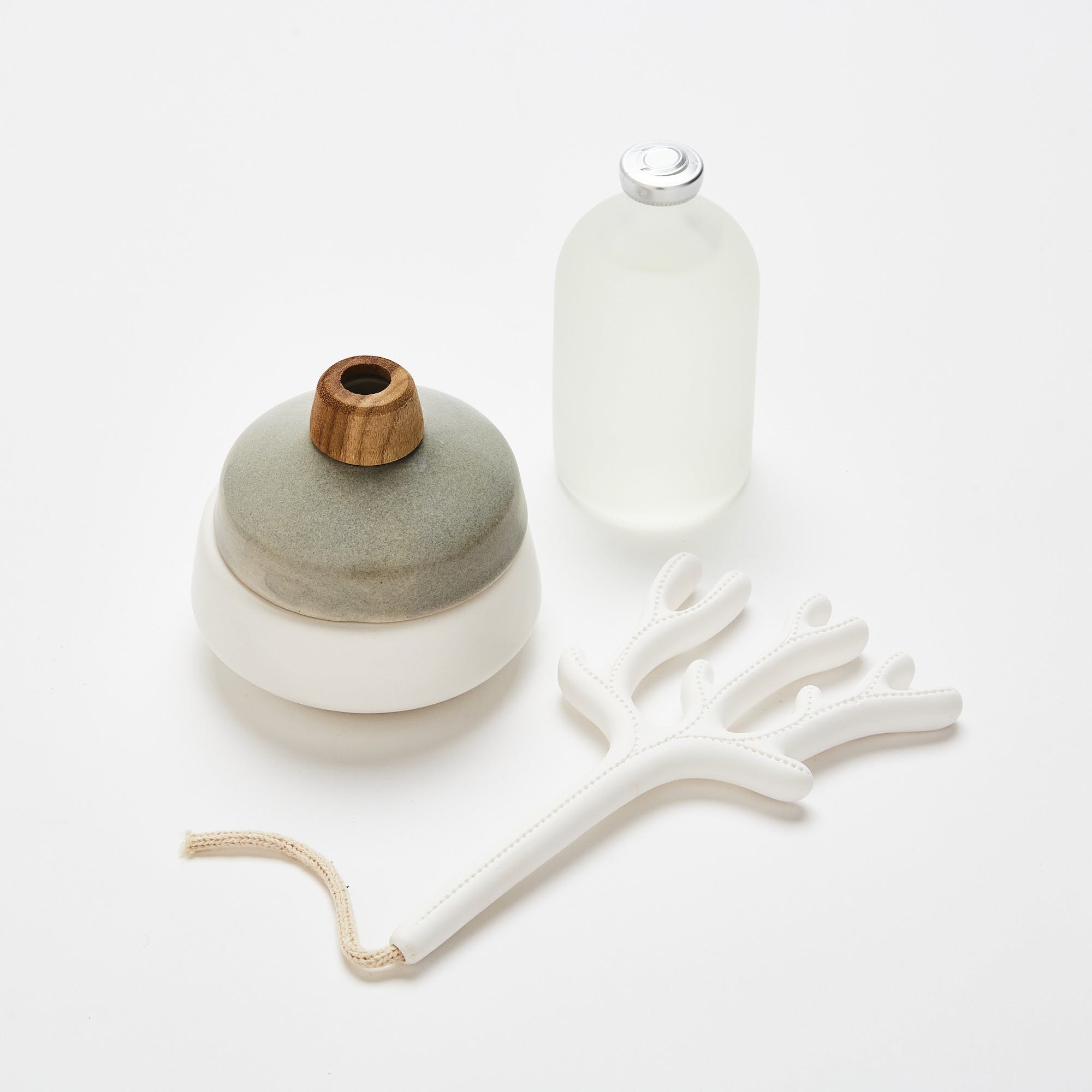 Coral grey and white diffuser set - Natalia Willmott