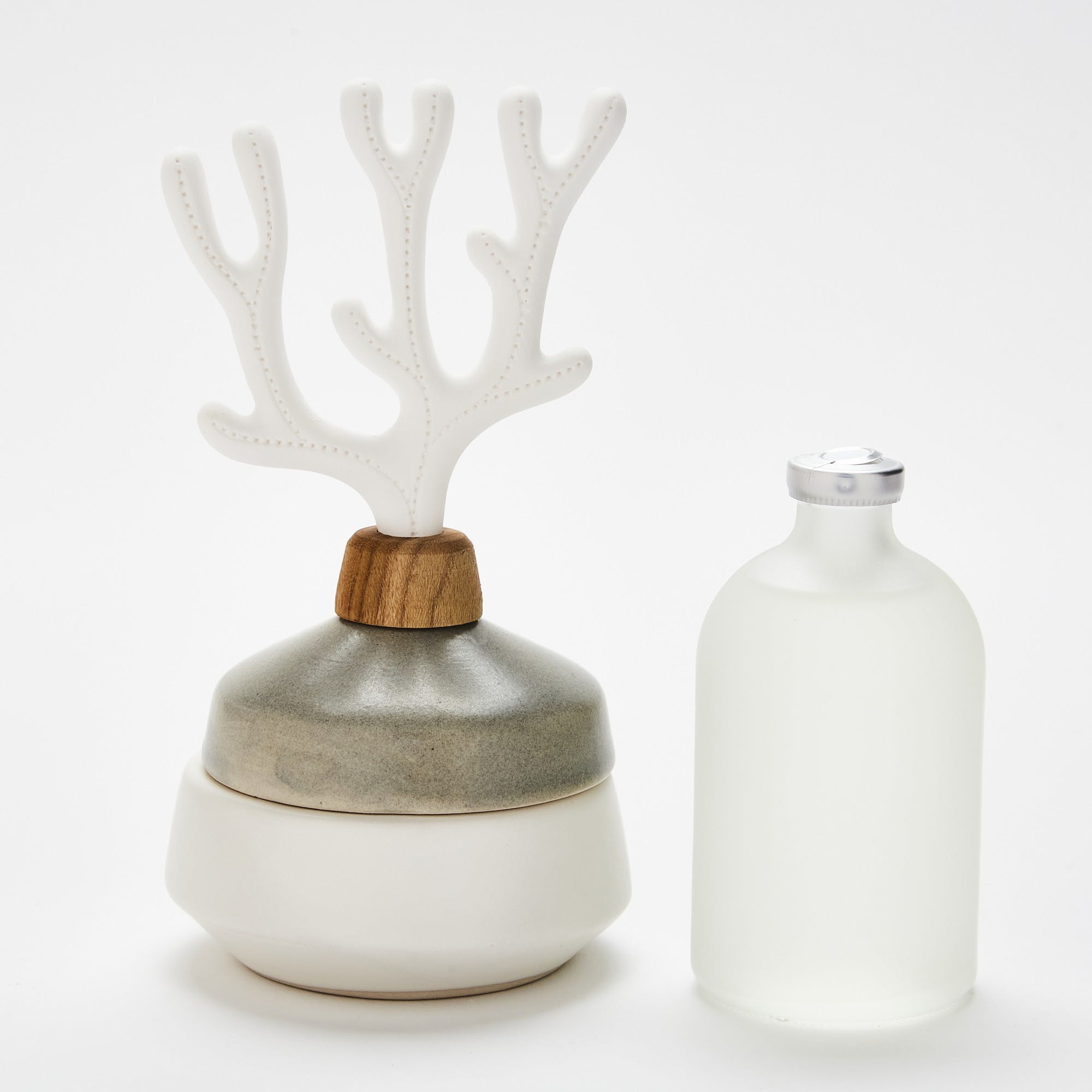 Coral grey and white diffuser set - Natalia Willmott