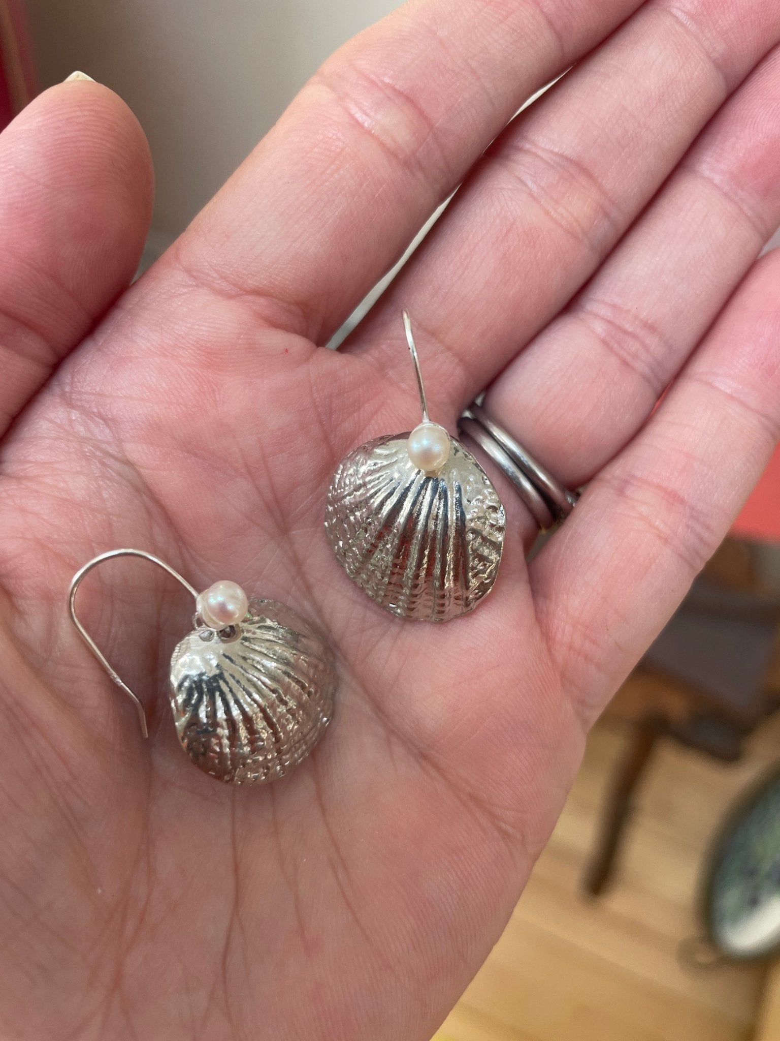 Earrings pewter scallop shells - Natalia Willmott