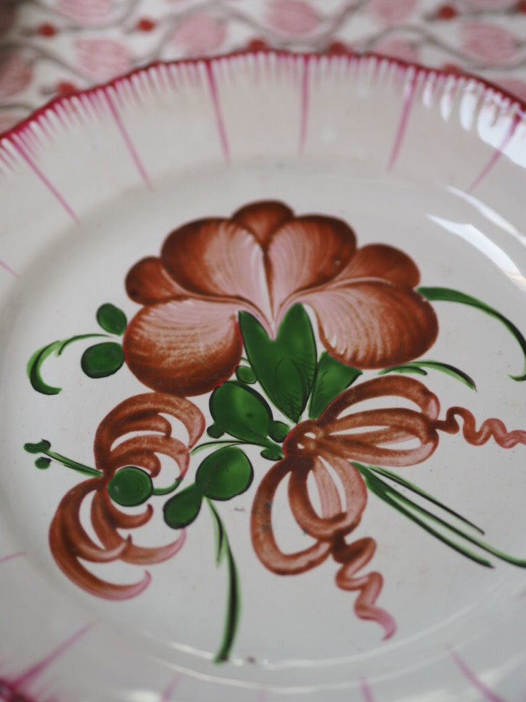 Elegant Faience Les Islettes plate with flowers or coq - Natalia Willmott