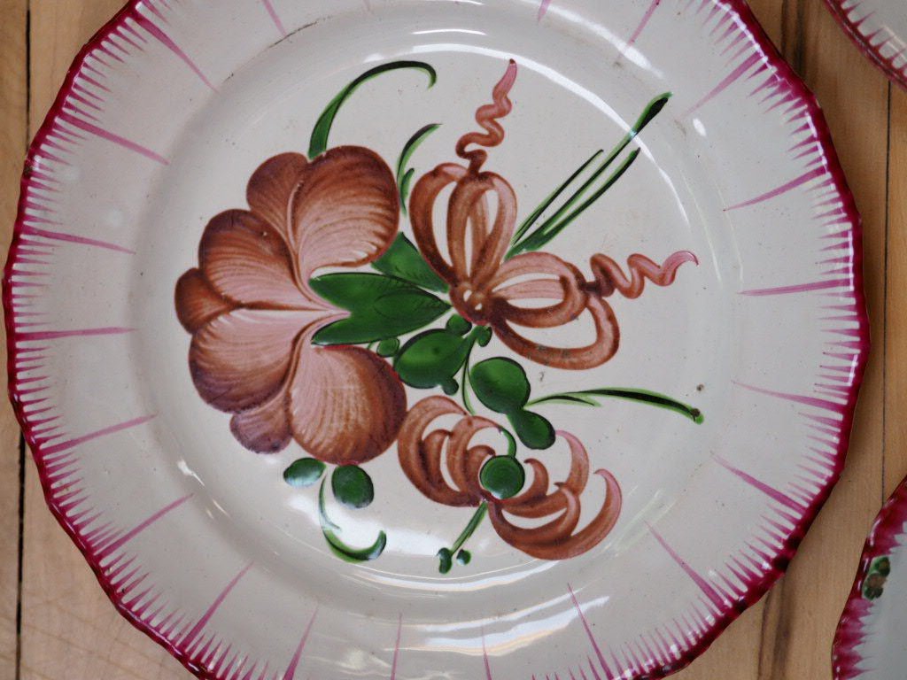 Elegant Faience Les Islettes plate with flowers or coq - Natalia Willmott