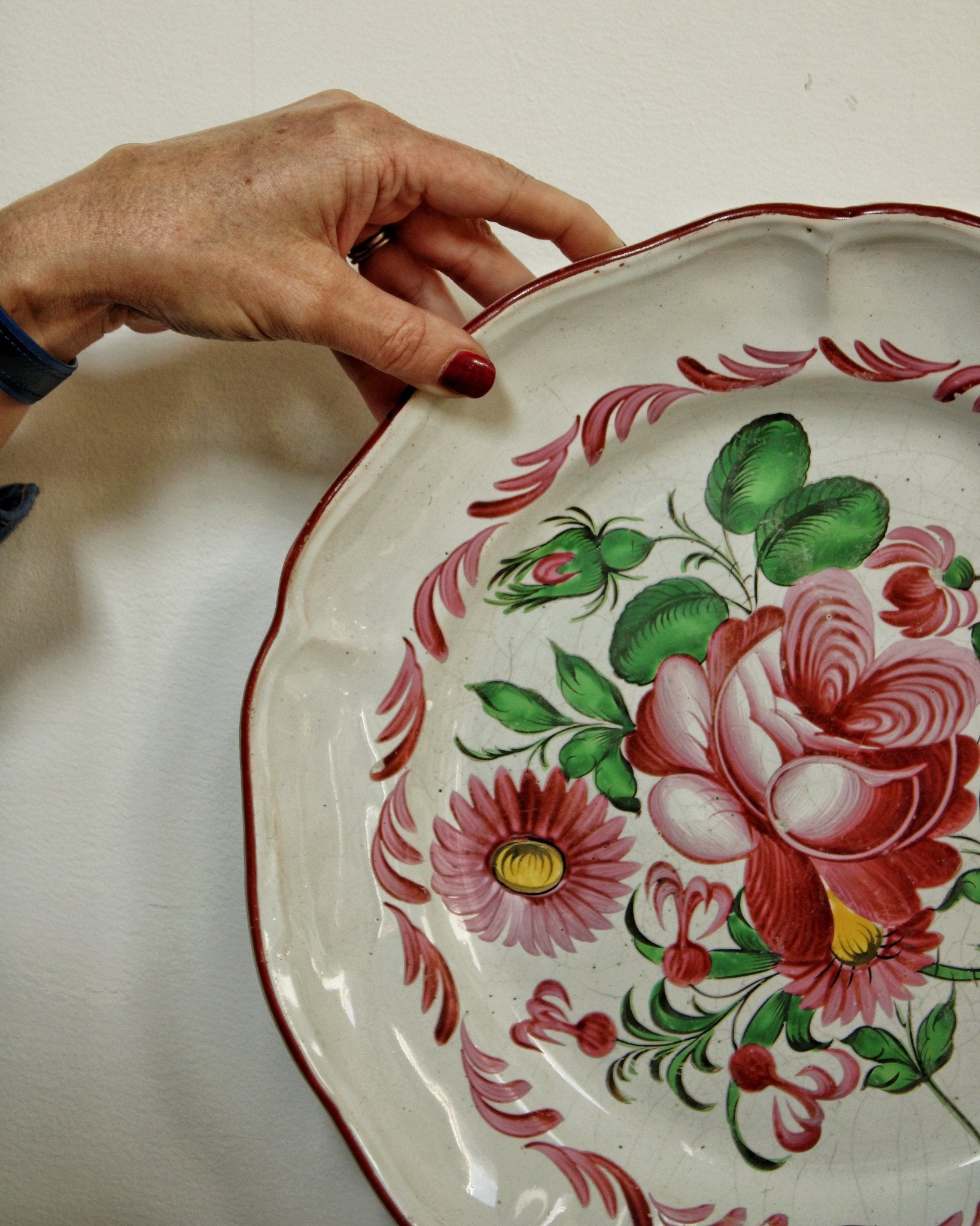 Elegant Faience Les Islettes plate with roses - Natalia Willmott