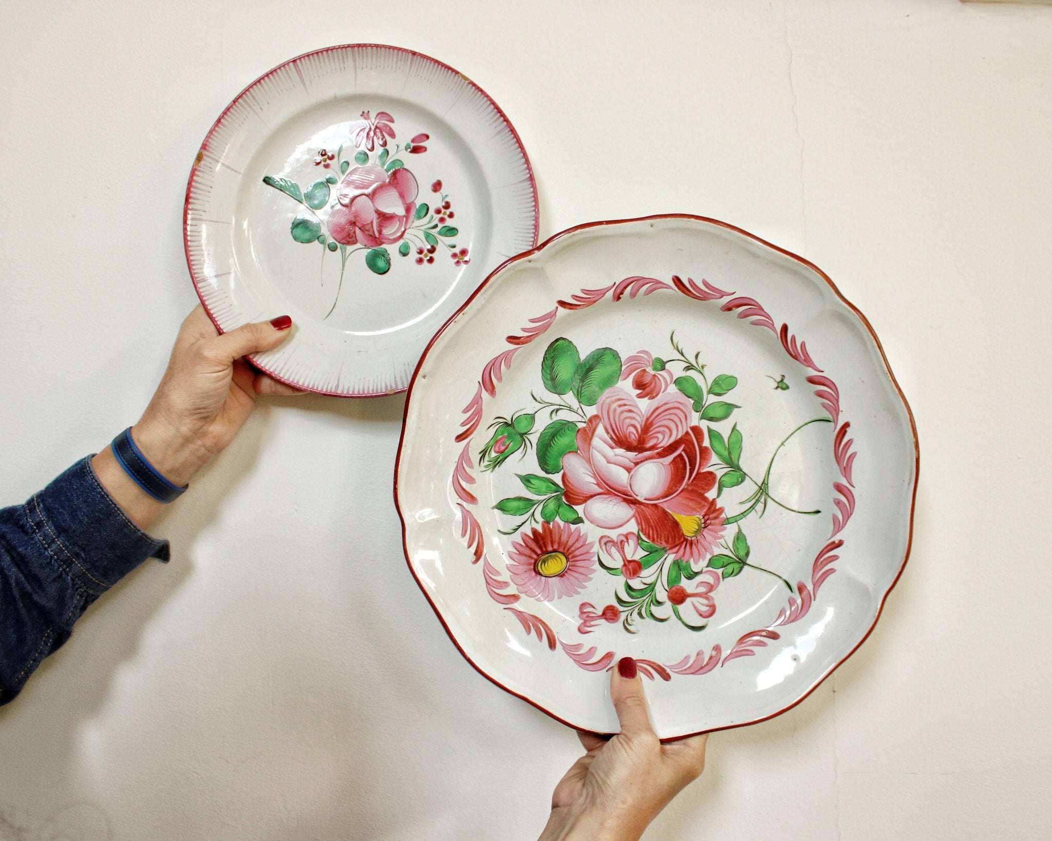 Elegant Faience Les Islettes plate with roses - Natalia Willmott