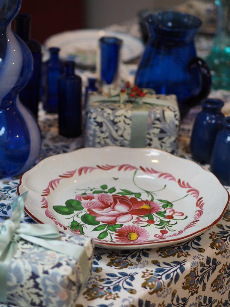 Elegant Faience Les Islettes plate with roses - Natalia Willmott