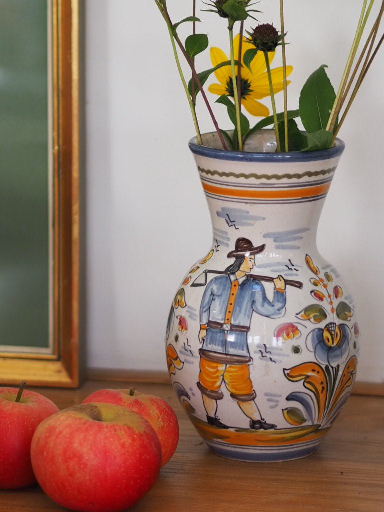 Farmer vase from Puente, Toledo, Spain - Natalia Willmott