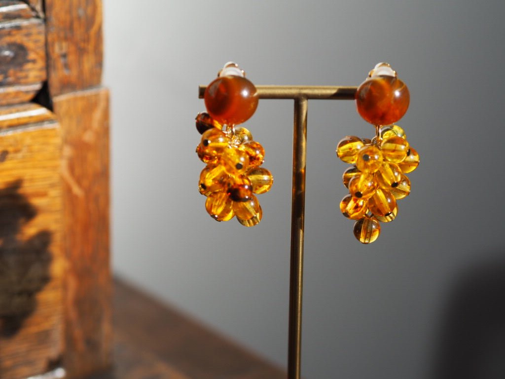 Mini Grappe Honey clip on earrings - Natalia Willmott