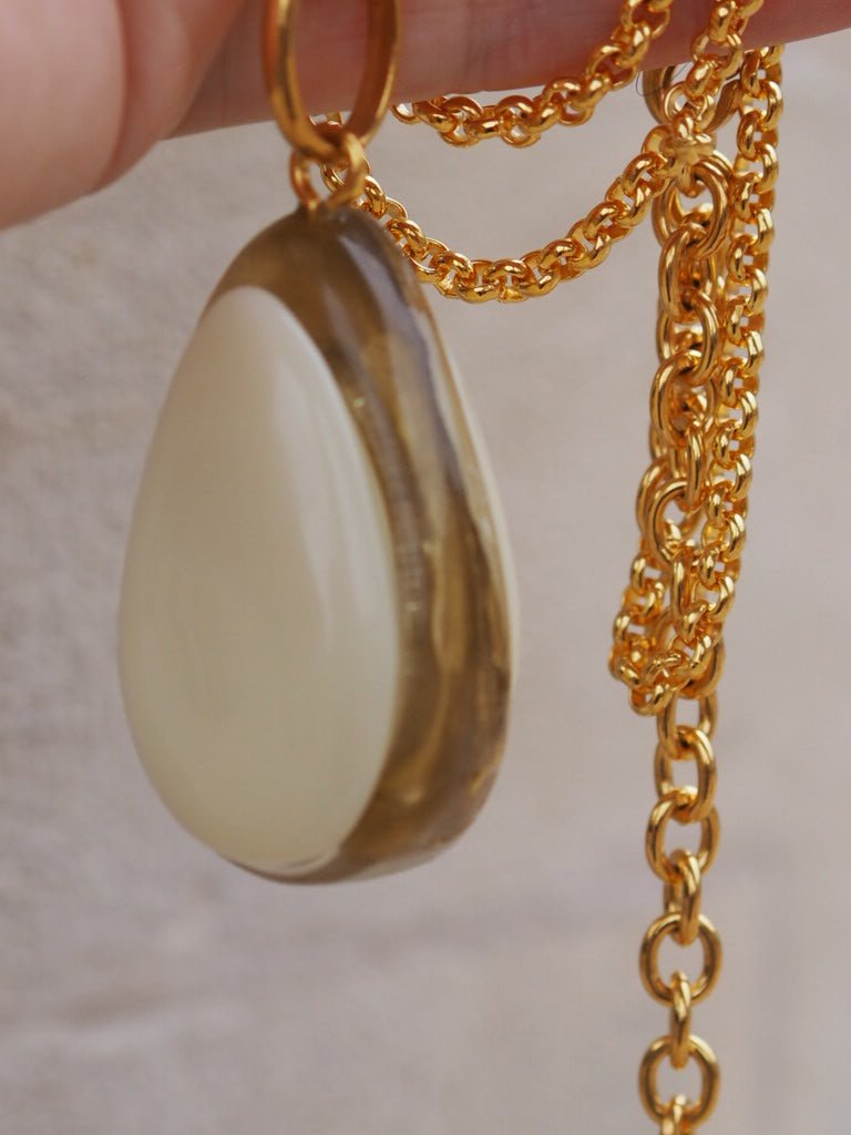 Necklace "fedora" cream by Dominique Denaive - Natalia Willmott