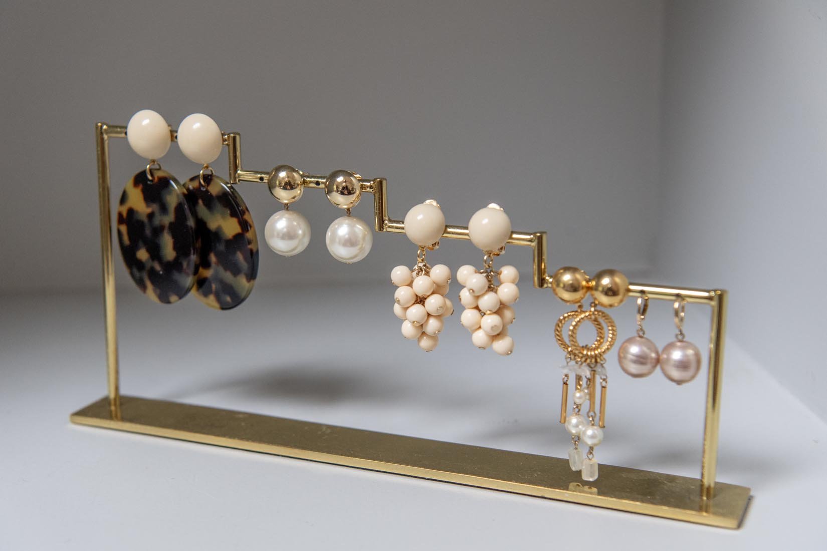 Pearl and gold earring - Natalia Willmott