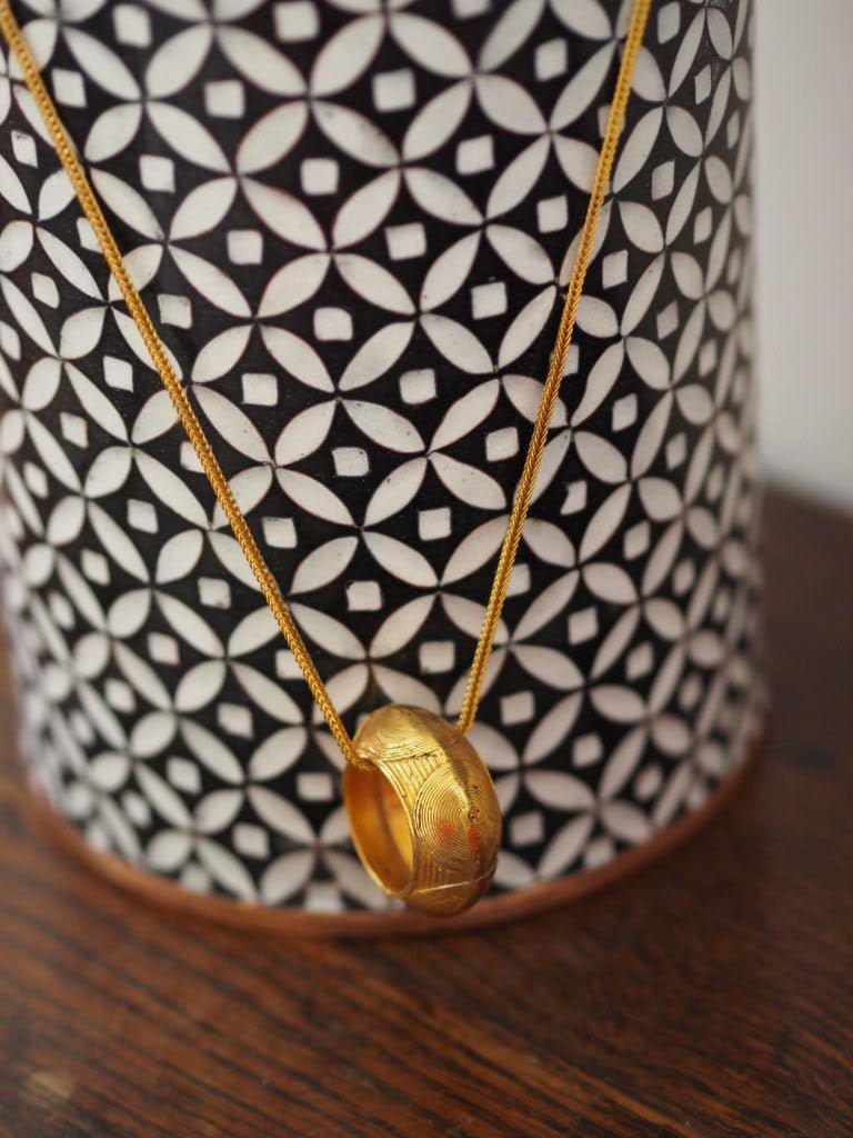 Pendant necklace "Saturn Nymphea" by Elisabeth Riveiro - Natalia Willmott