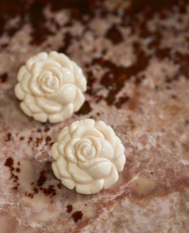 Rose resin post earrings cream - Natalia Willmott