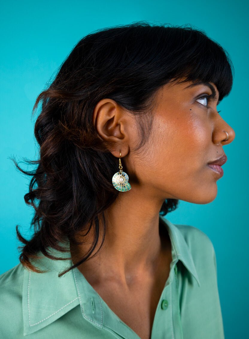 Spiral shell pendant green Tatty Devine - Natalia Willmott