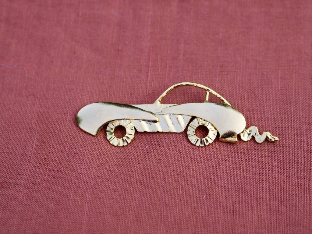 Sports car brooch - Natalia Willmott