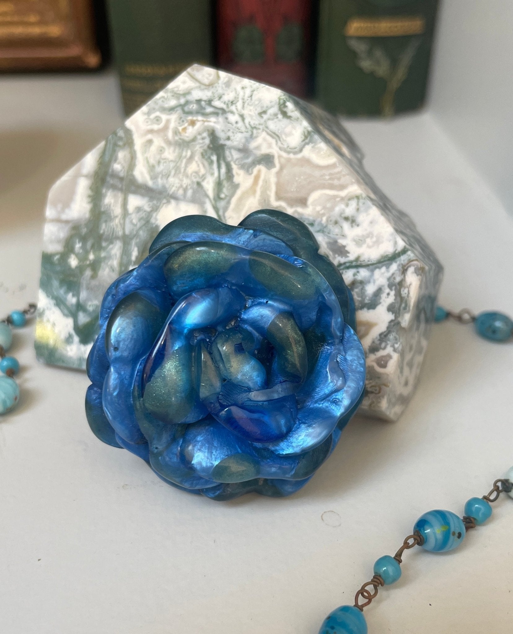 "Stania" brooch thunder by Dominique Denaive - Natalia Willmott