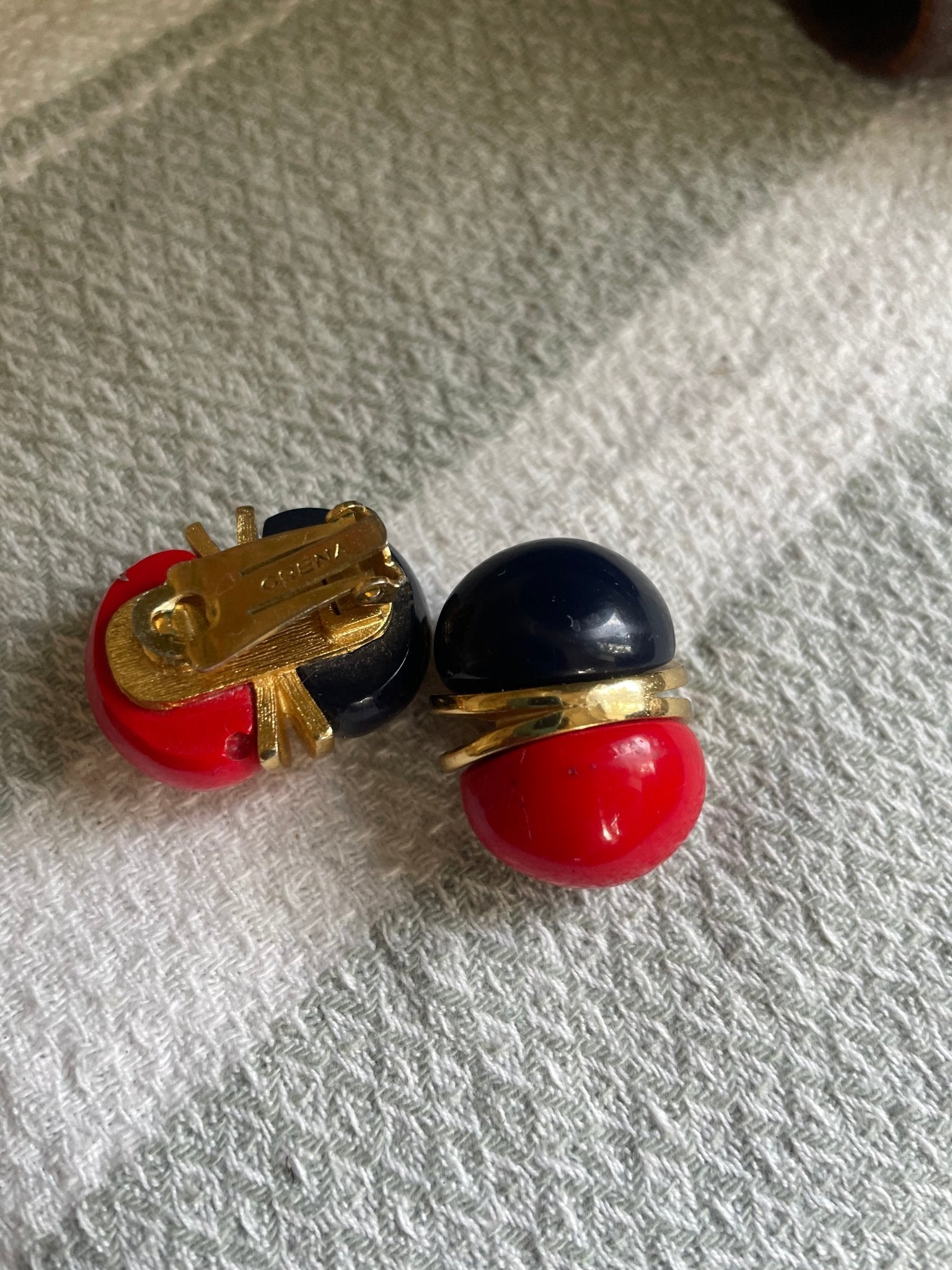 Vintage Orena red and dark blue clip on earrings - Natalia Willmott