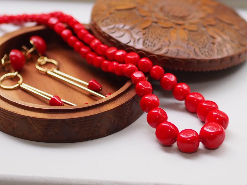 Vintage red beaded necklace - Natalia Willmott