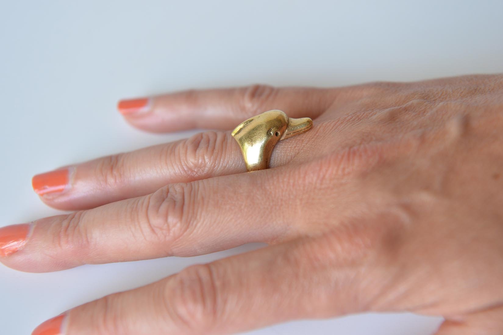 Adjustable ring "Dolphin" by Elisabeth Riveiro - Natalia Willmott