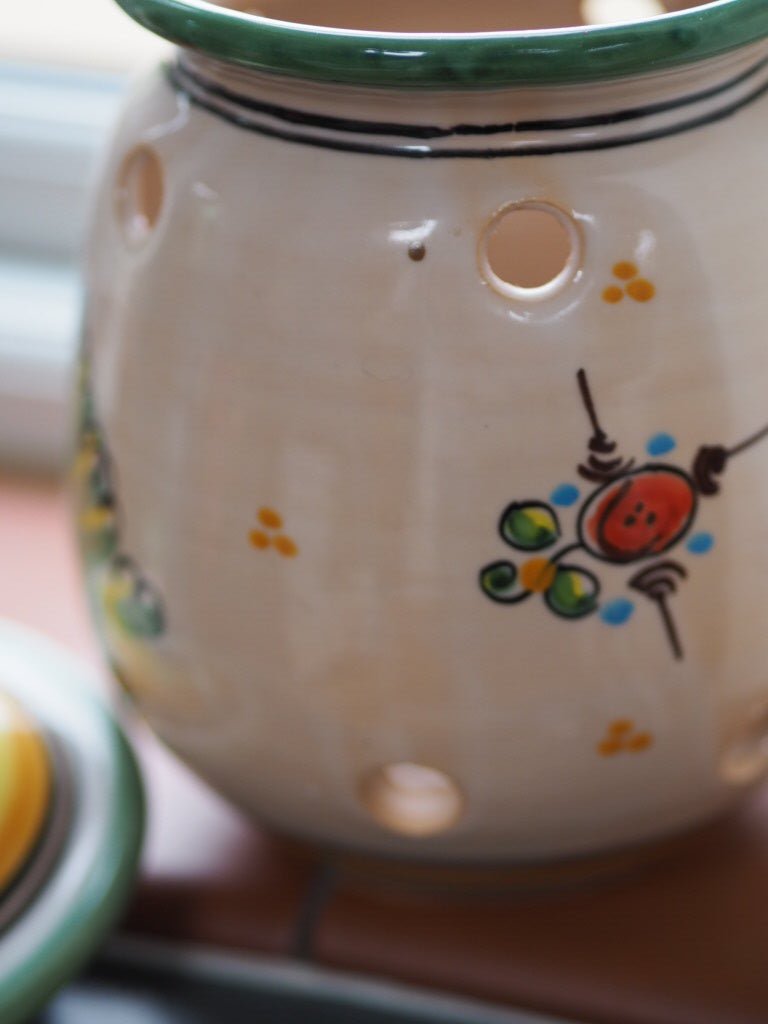Ajos Garlic ceramic jar from Puente, Toledo, Spain - Natalia Willmott