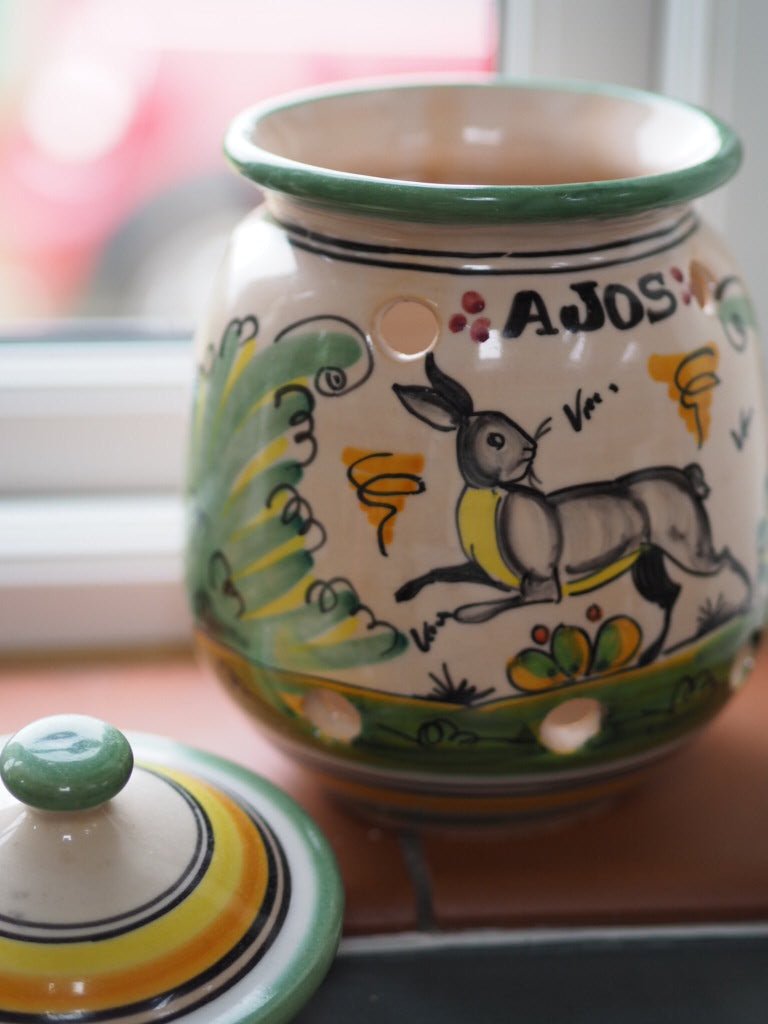 Ajos Garlic ceramic jar from Puente, Toledo, Spain - Natalia Willmott