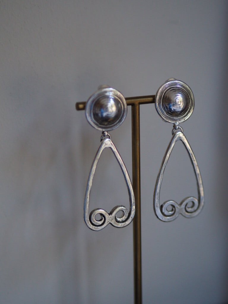 Clip on earrings Volutine by Elisabeth Riveiro - Natalia Willmott