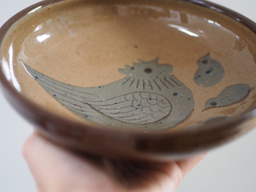 Hand thrown earthenware bowl with chicken and chicks by Elisabeth Bailey - Natalia Willmott
