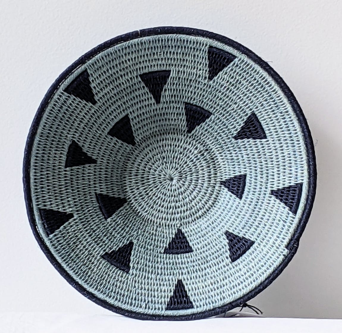 Hand woven sisal basket plate - blue triangles - Natalia Willmott