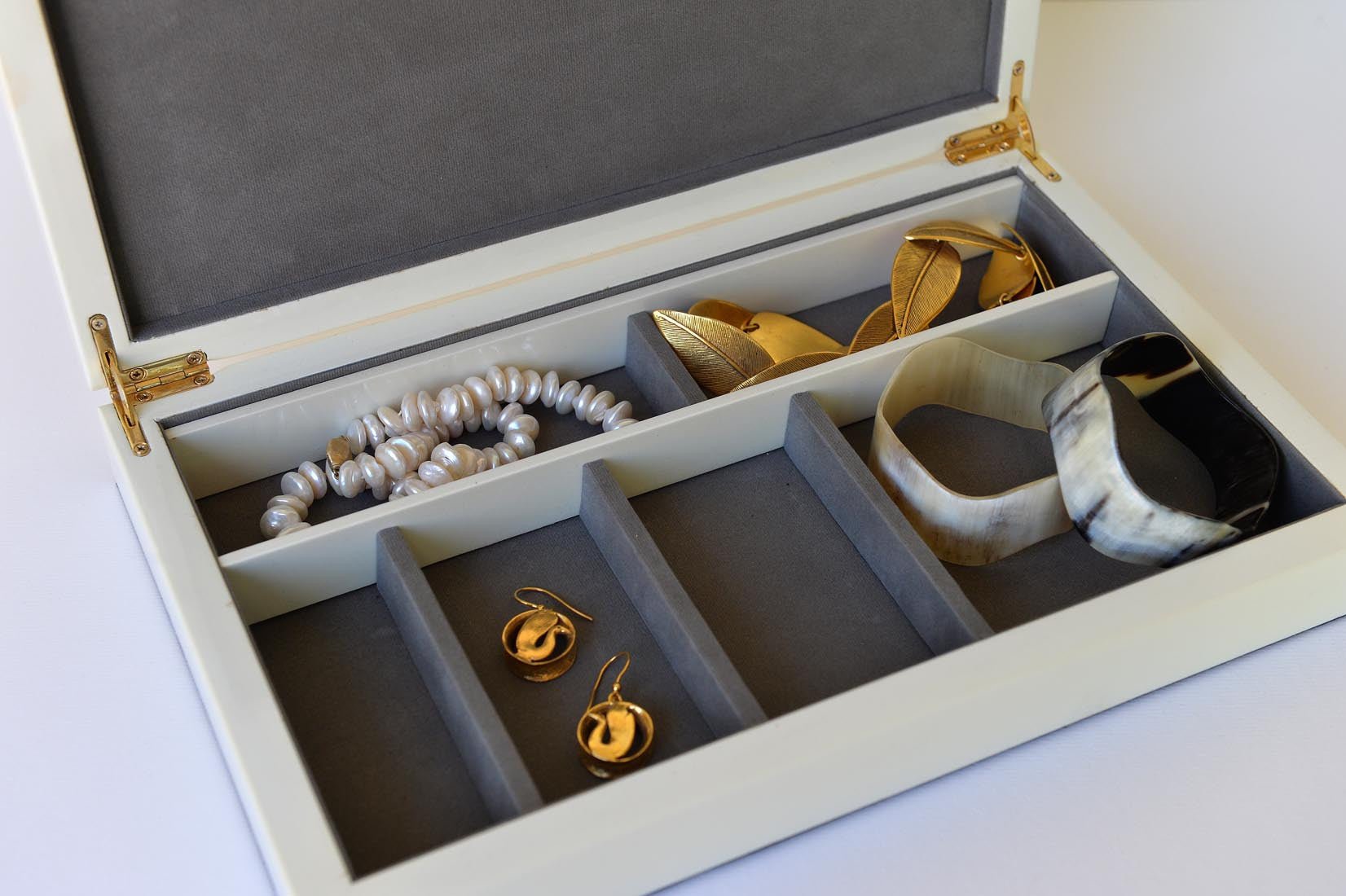Horn and lacquer wooden jewellery box - Natalia Willmott