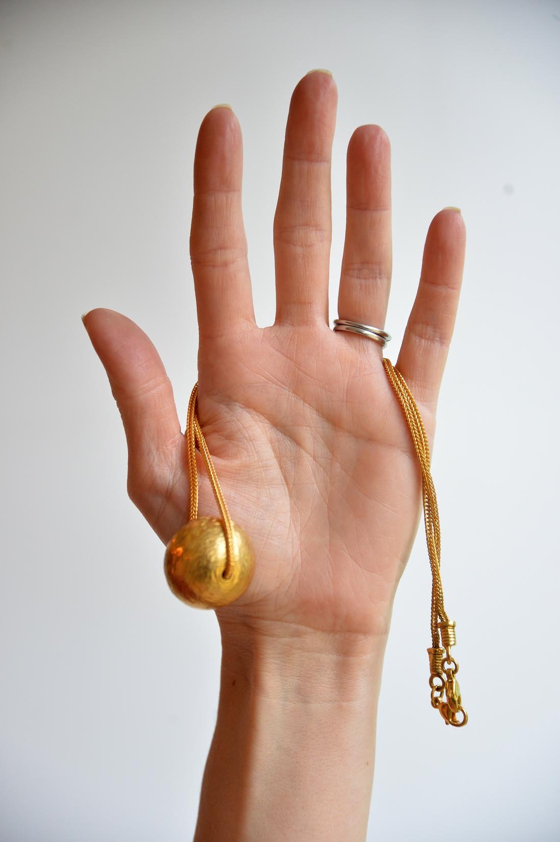 Necklace Petite Boule by Elisabeth Riveiro - Natalia Willmott