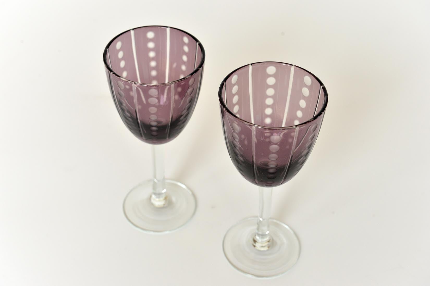 Pair of urchin-footed wine glasses - Natalia Willmott