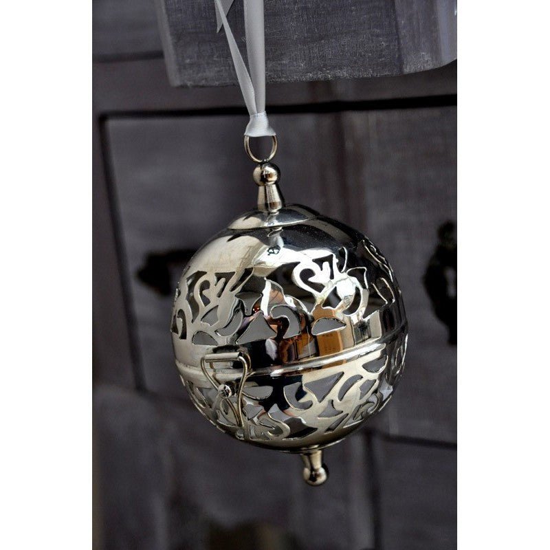 Scented silver pomander ball - Boule Renaissance - Natalia Willmott