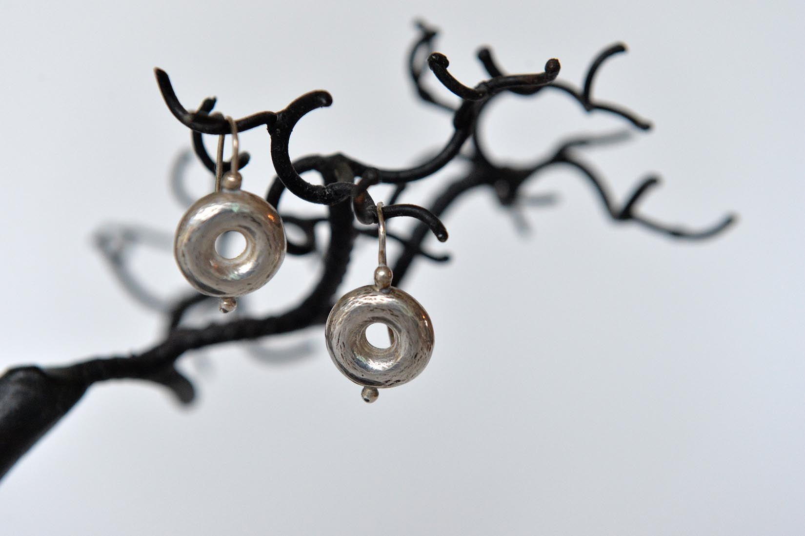 Silver Donut earrings by Elisabeth Riveiro - Natalia Willmott