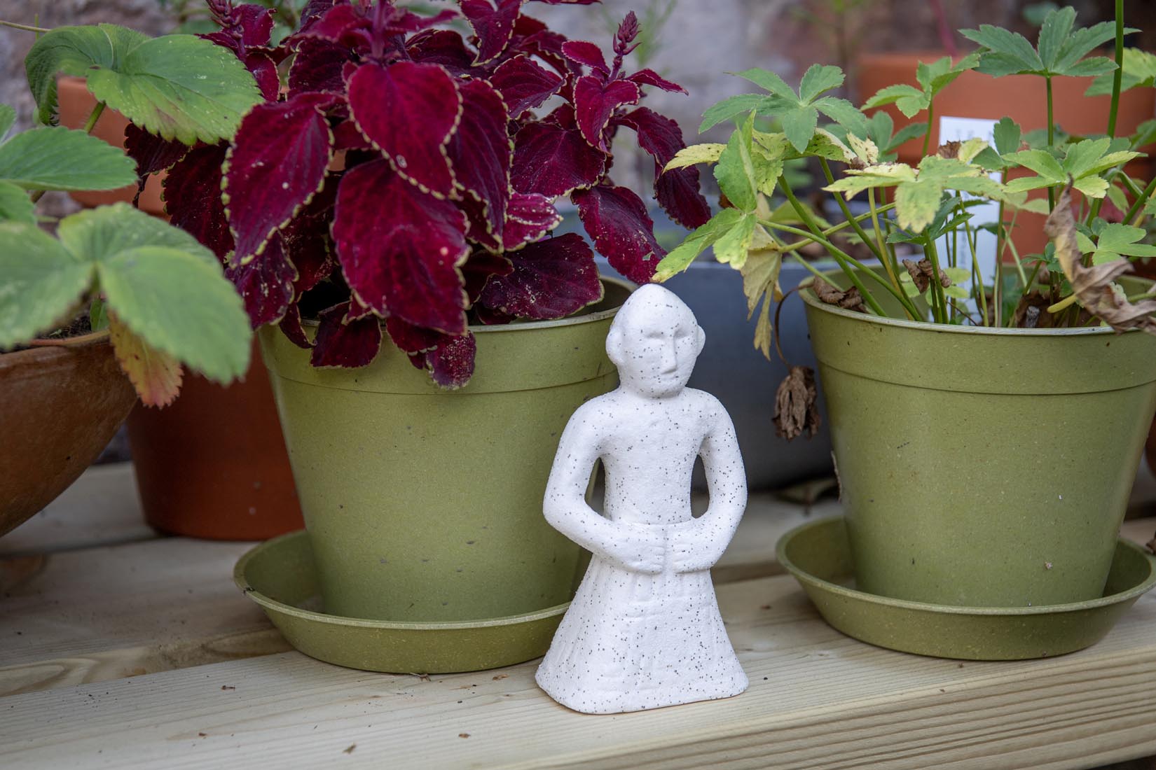 Stoneware figure decoration - beige - Natalia Willmott