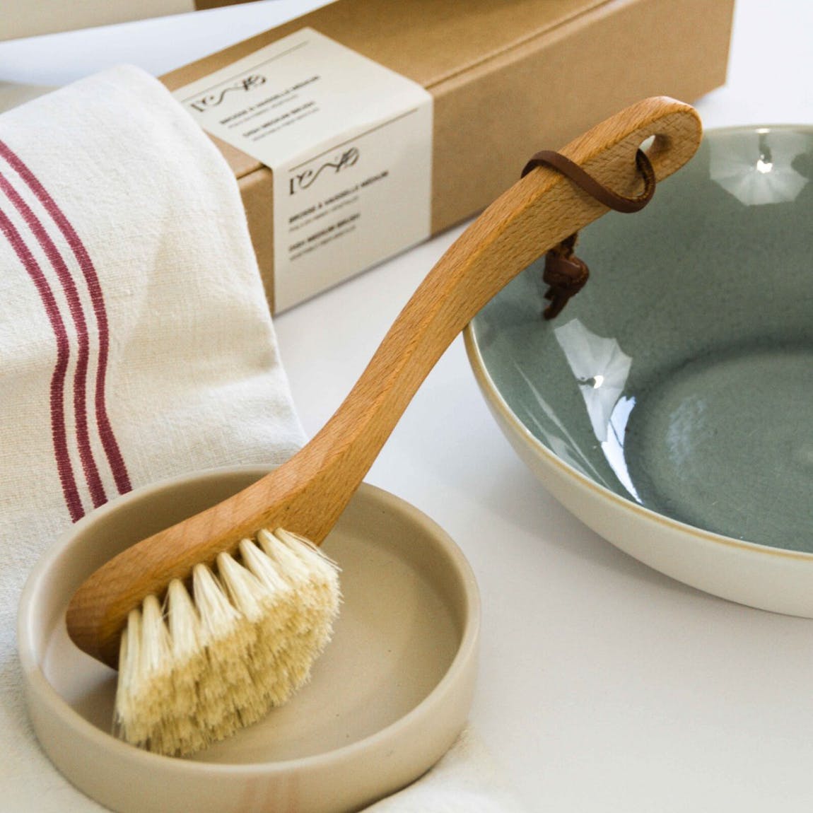 The eco kitchen sink brush - Natalia Willmott