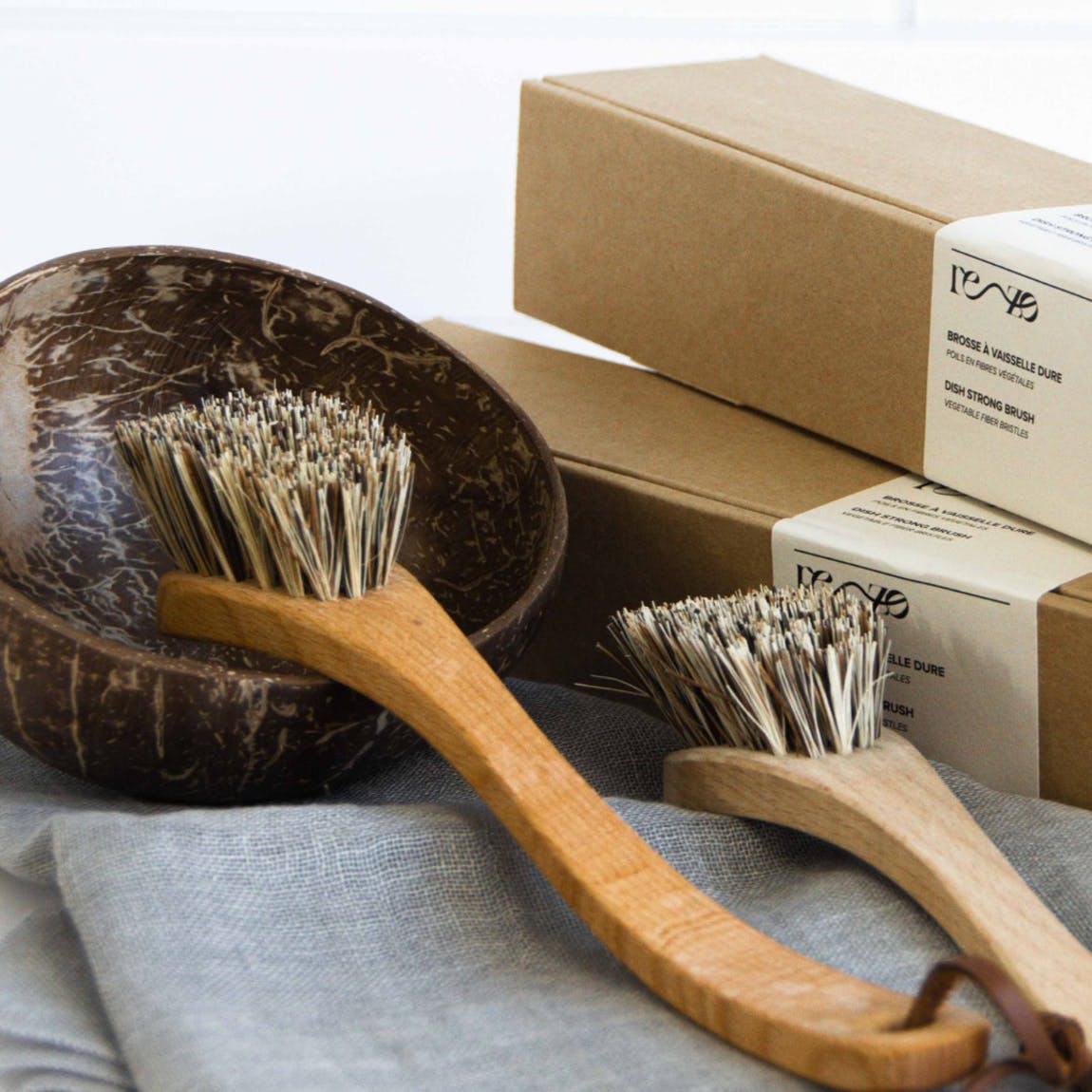 The eco kitchen sink brush pots and pans - Natalia Willmott