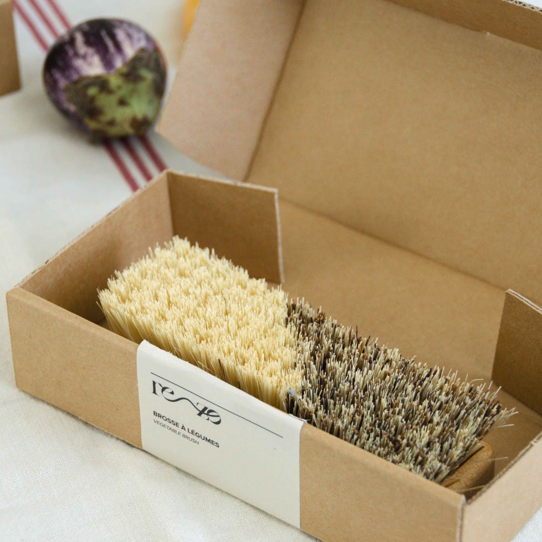 The eco vegetable brush - Natalia Willmott