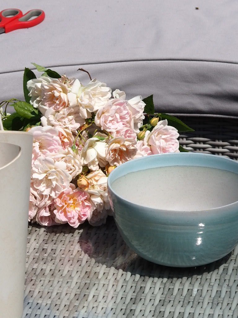 Turquoise ceramic stoneware bowl by Jane Schaffer - Natalia Willmott