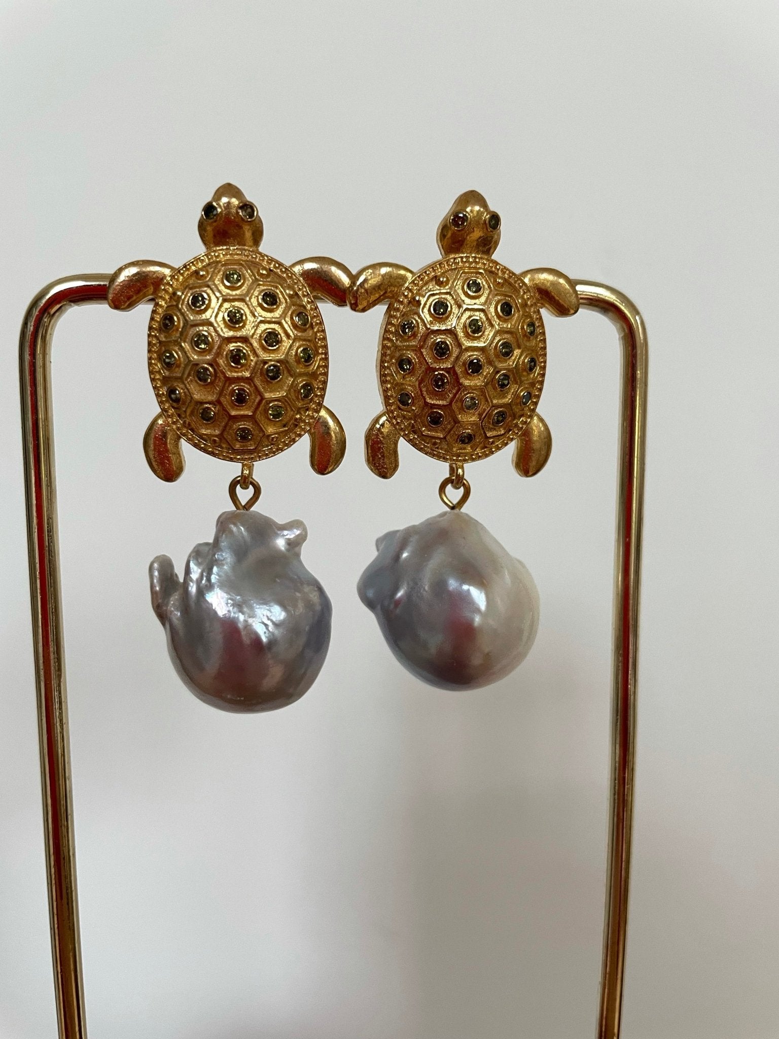 Turtle and baroque pearl pendant earrings - Natalia Willmott