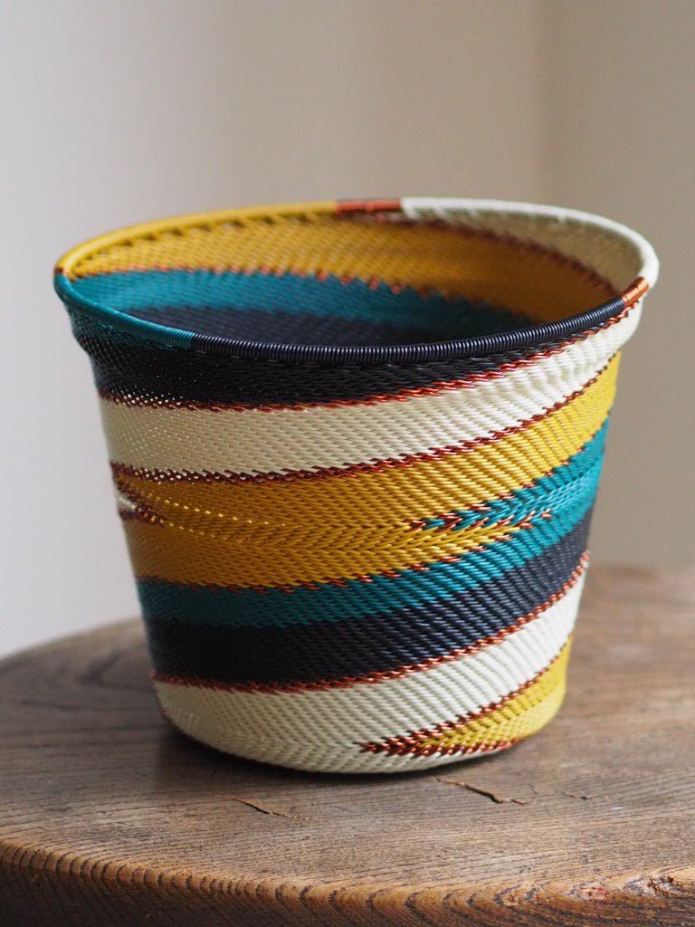 Zulu bowl with copper wire - Natalia Willmott