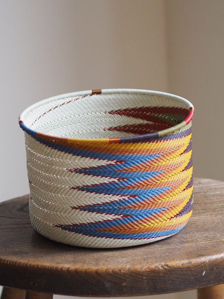 Zulu bowl with copper wire - Natalia Willmott