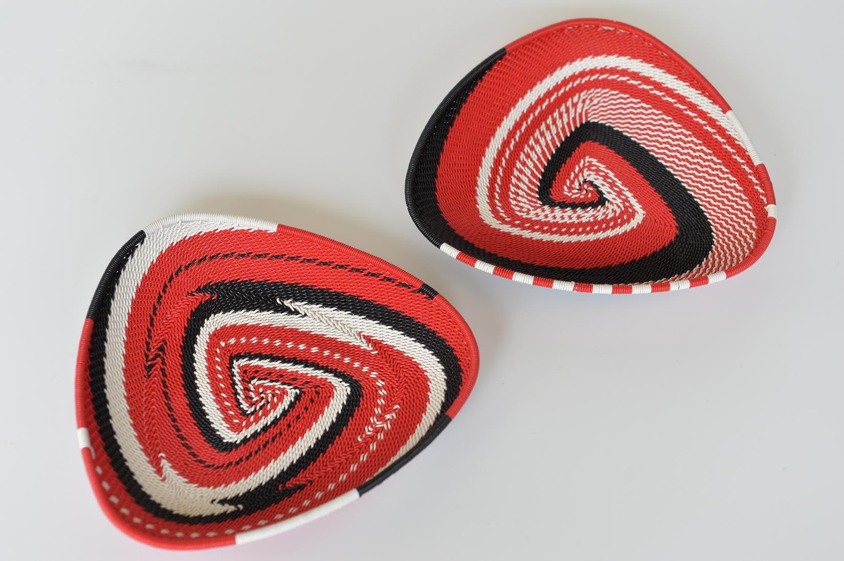 Zulu triangular basket plate - Red, black & white - Natalia Willmott